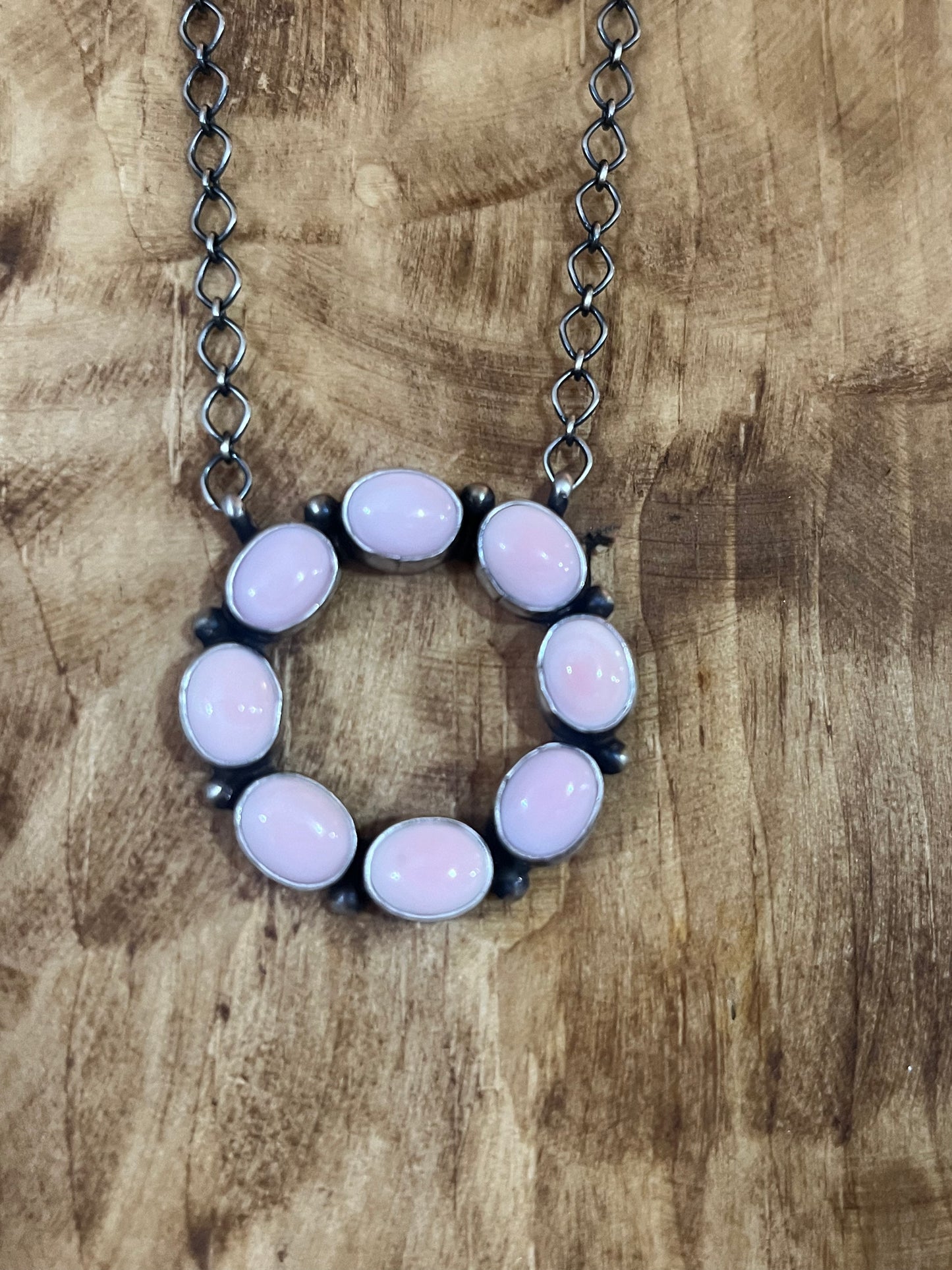 Queen Pink Conch Circle Necklace