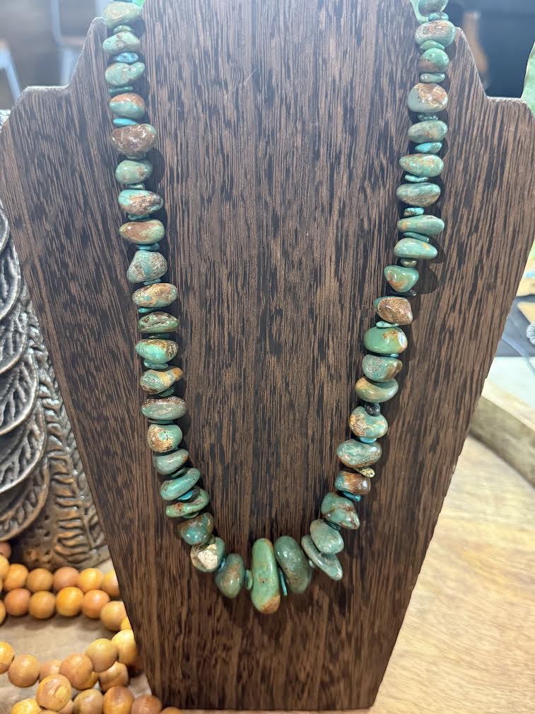 Large Chip with Barrell Beads