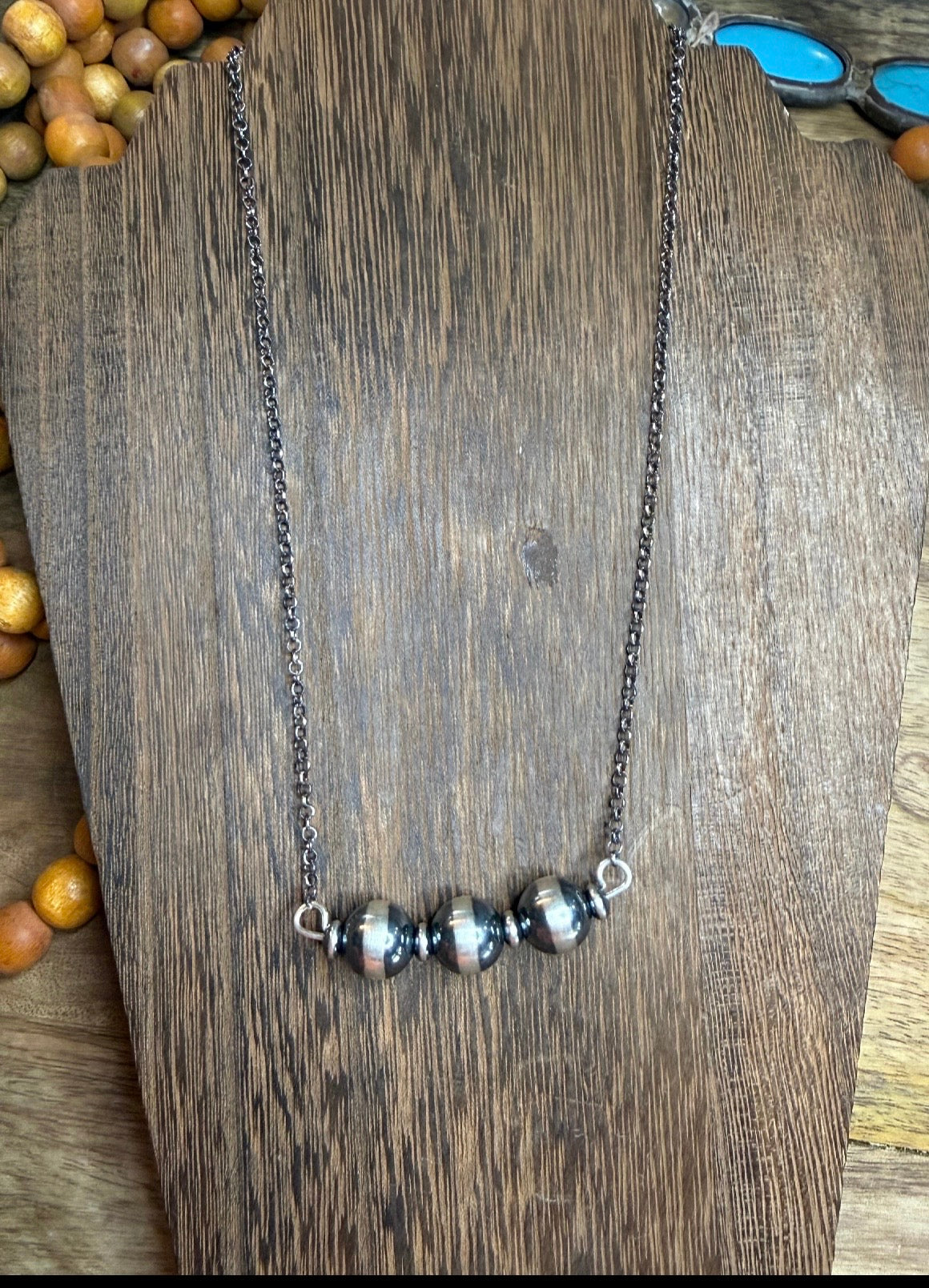 RAFFLE: 3 Pearl on a Chain